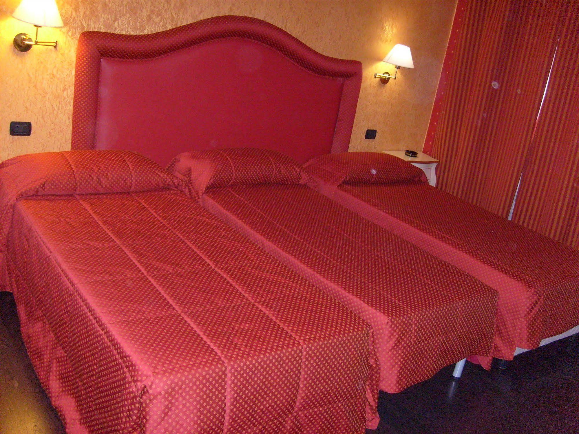 Hotel - Motel Flower Gropello Cairoli Eksteriør billede