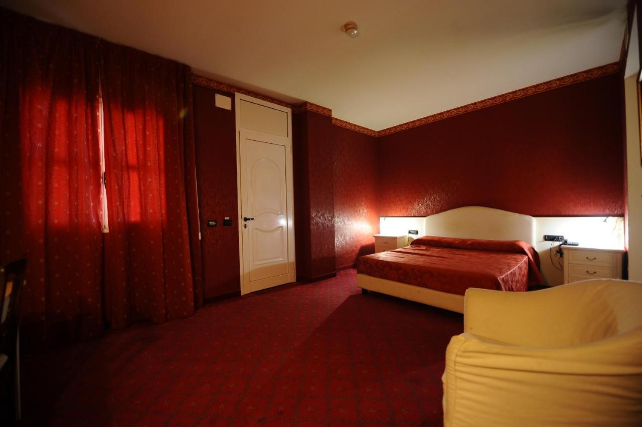 Hotel - Motel Flower Gropello Cairoli Eksteriør billede